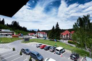 Отель Club Rossignol Брашов Семейный номер с видом на горы-1